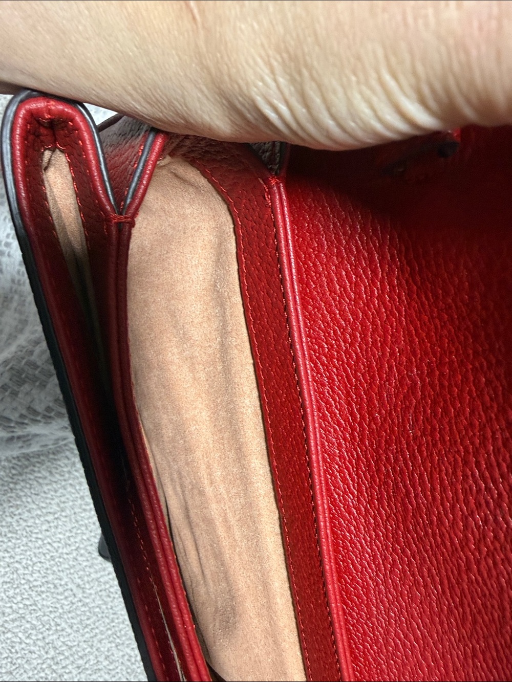 Gucci Beige & Red GG Supreme Crossbody with Bee Accent - Picture 6 of 6